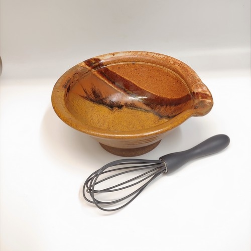 Click to view detail for #221102 Mixing Bowl with Spout $16.50